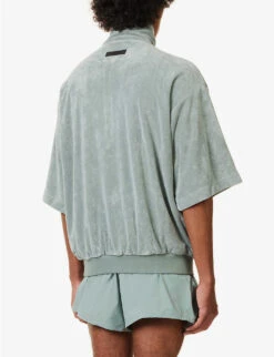 ESSENTIALS Brand-patch Short-sleeved Relaxed-fit Bamboo-blend Sweatshirt 10 ESSENTIALS Brand-patch Short-sleeved Relaxed-fit Bamboo-blend Sweatshirt -Metro Style Shop R04126202 SYCAMORE ALT03